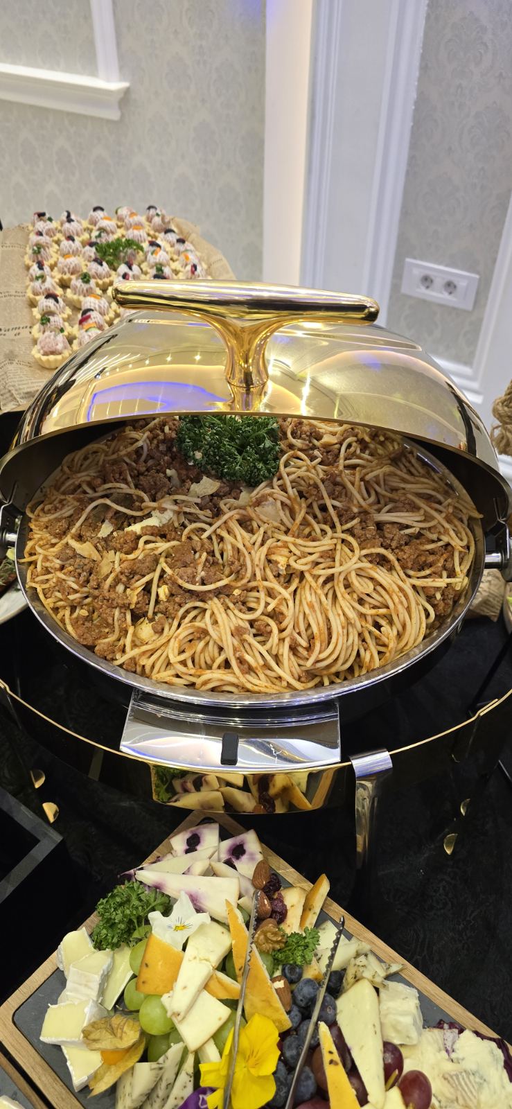 Postavka stola za svečani događaj